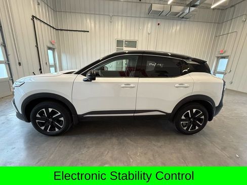 Used 2025 Nissan Kicks SR image 5