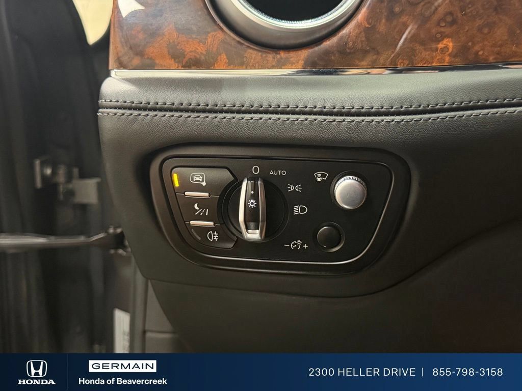 Used 2018 Bentley Bentayga AWD/4WD image 26