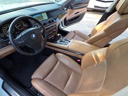 Used 2011 BMW 750Li xDrive AWD/4WD image 32