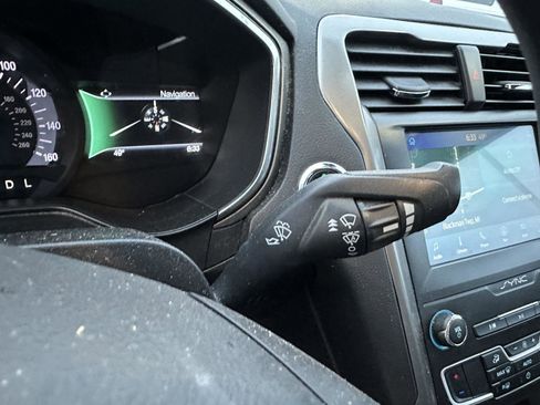 Used 2020 Ford Fusion SE FWD image 25