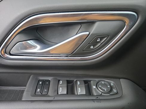Used 2024 GMC Yukon XL SLT AWD/4WD image 20