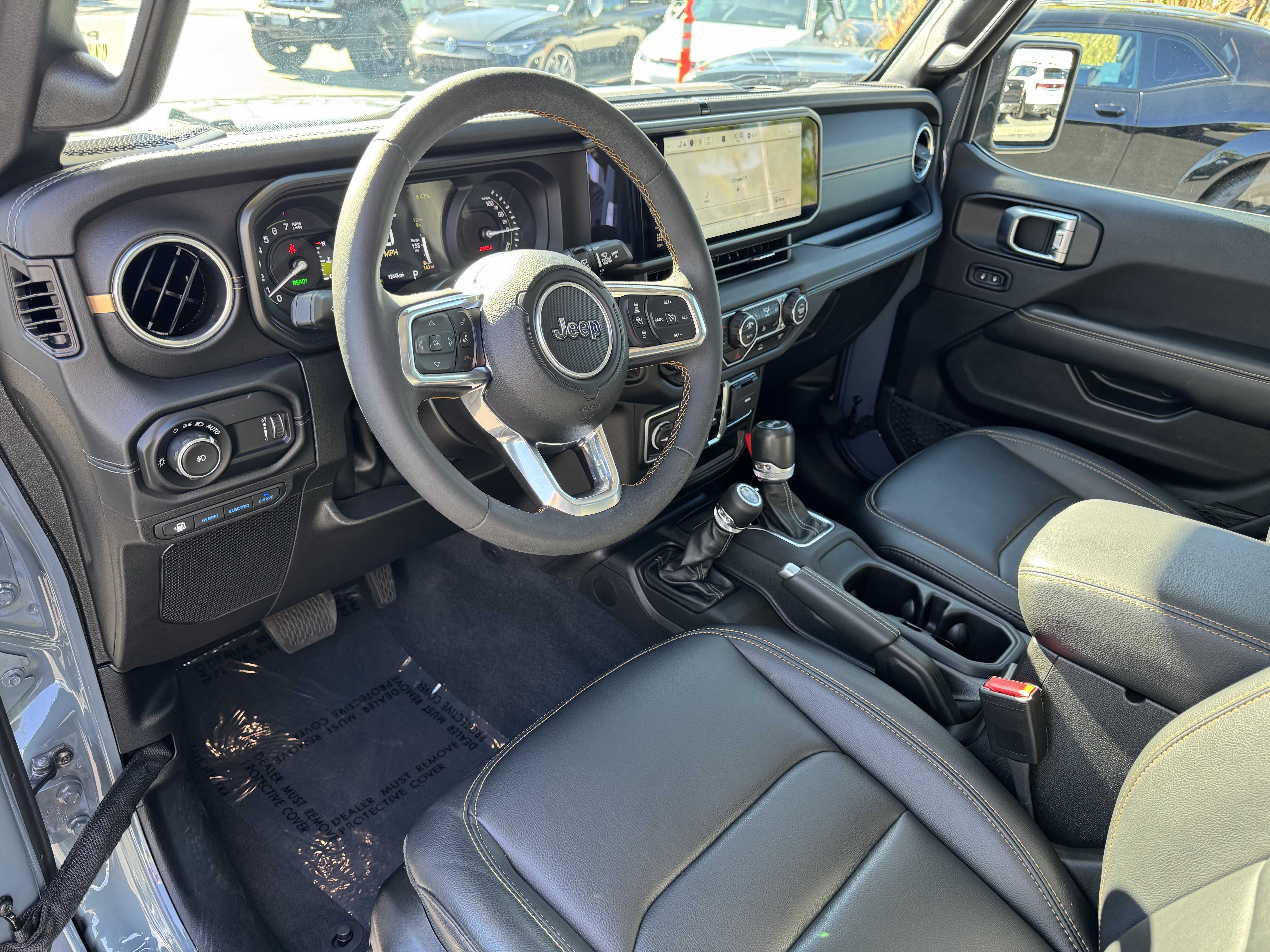 Used 2024 Jeep Wrangler Unlimited Sahara AWD/4WD image 15