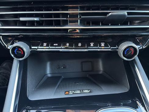 New 2026 Chevrolet Traverse LT w/ Midnight/Sport Edition image 25