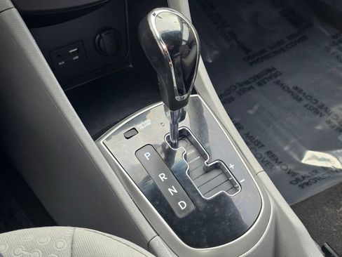 Used 2014 Hyundai Accent SE w/ Option Group 3 image 28