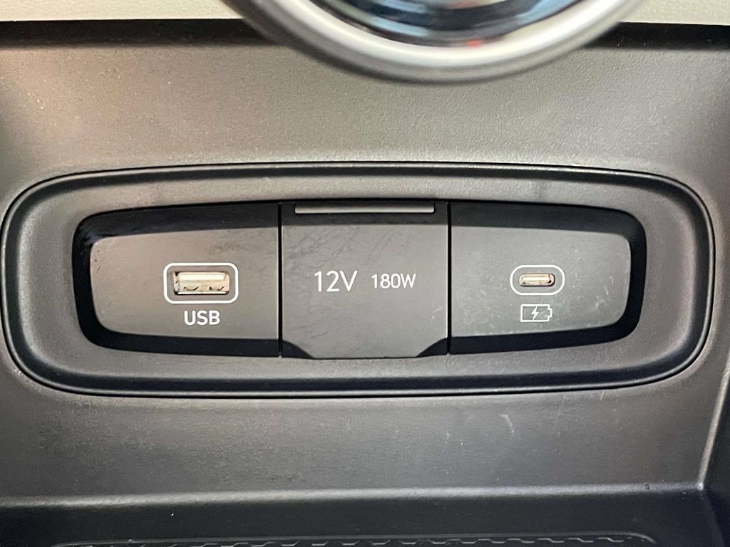 Certified 2023 Hyundai Venue SEL FWD image 28