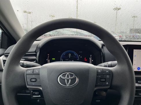 Used 2025 Toyota Camry LE image 27