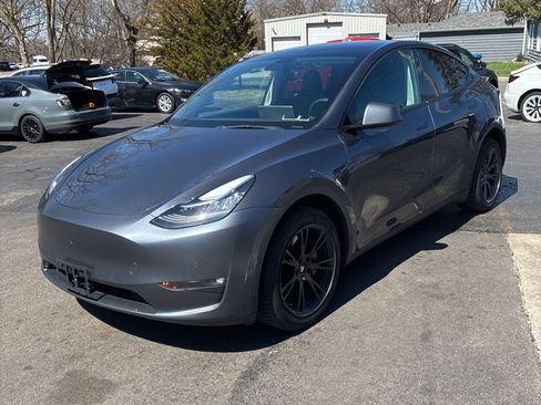 Used 2022 Tesla Model Y Long Range image 2