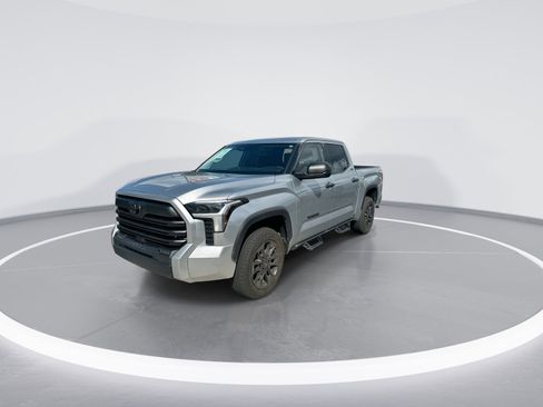Used 2022 Toyota Tundra SR5 AWD/4WD image 5