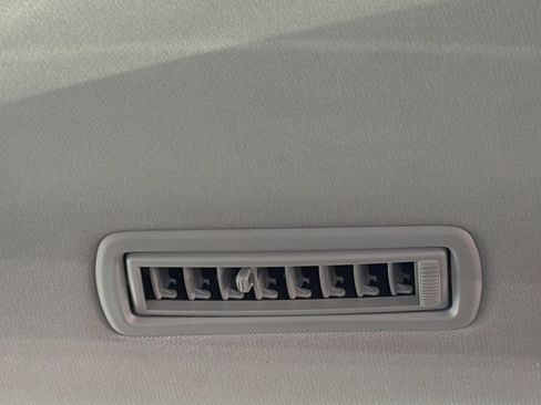 Used 2025 Toyota Highlander LE image 24