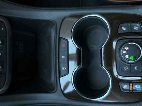 Used 2023 GMC Acadia AT4 w/ Technology Package AWD/4WD image 29