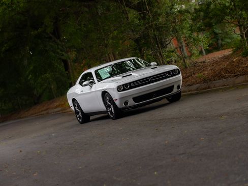 Used 2018 Dodge Challenger SXT Plus RWD image 43