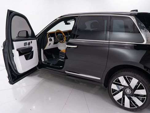 Certified 2026 Rolls-Royce Cullinan AWD/4WD image 10