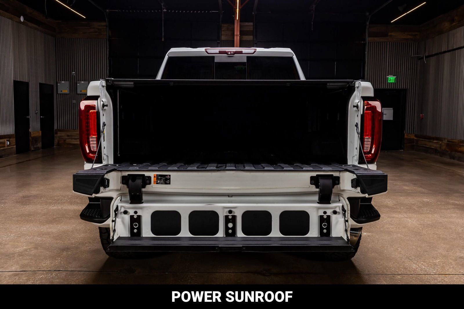 Used 2021 GMC Sierra 2500 AT4 w/ AT4 Premium Plus Package AWD/4WD image 9