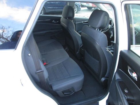 Used 2016 Kia Sorento LX w/ LX Convenience Package image 20