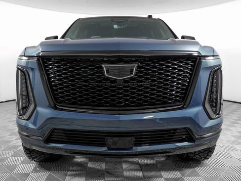 Used 2026 Cadillac Escalade Platinum Sport w/ LPO, ONYX Package image 3