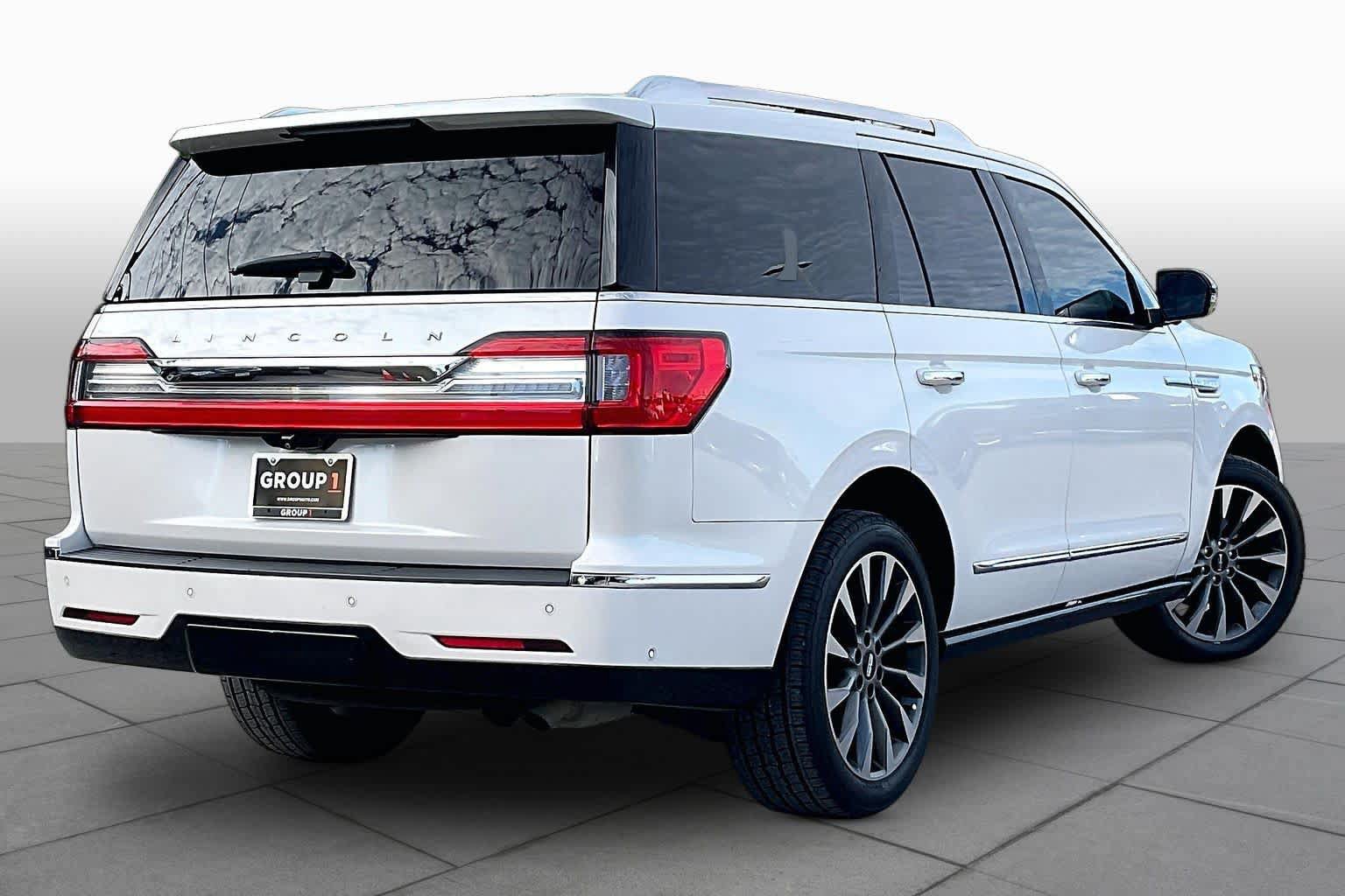Used 2018 Lincoln Navigator Select w/ Technology Package RWD image 13