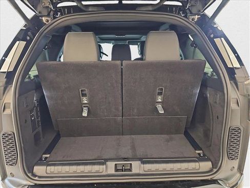 New 2025 Land Rover Discovery Dynamic SE image 12