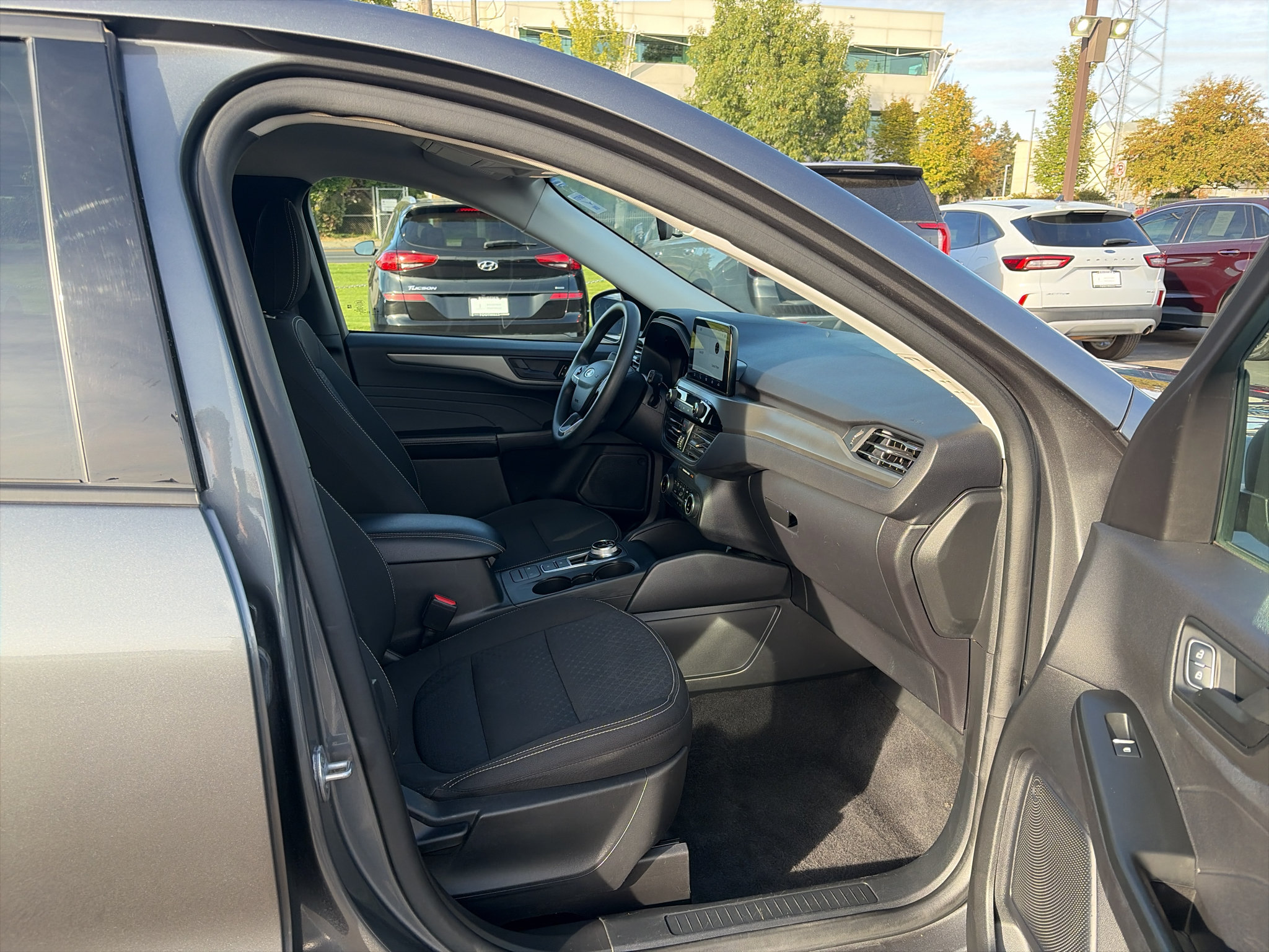 Used 2025 Ford Escape Active AWD/4WD image 18