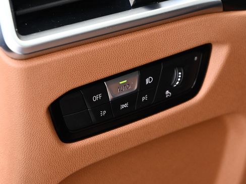 Certified 2025 BMW 330i Sedan image 25