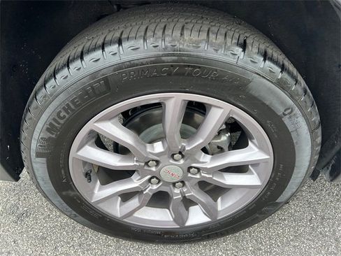 Certified 2023 GMC Terrain SLT w/ Infotainment Package II image 17