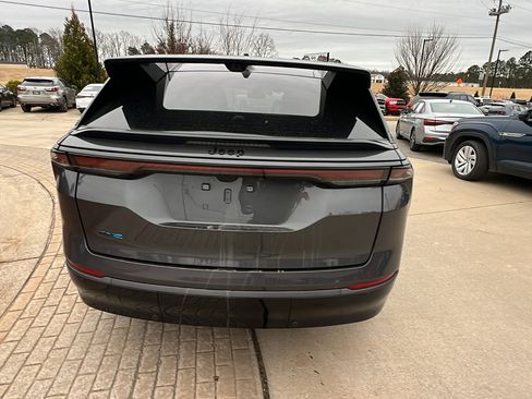 Used 2024 Jeep Wagoneer Launch Edition image 9