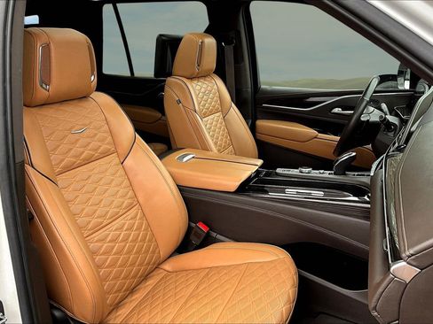 Used 2021 Cadillac Escalade Premium Luxury image 21