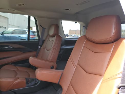 Used 2015 Cadillac Escalade Premium image 24