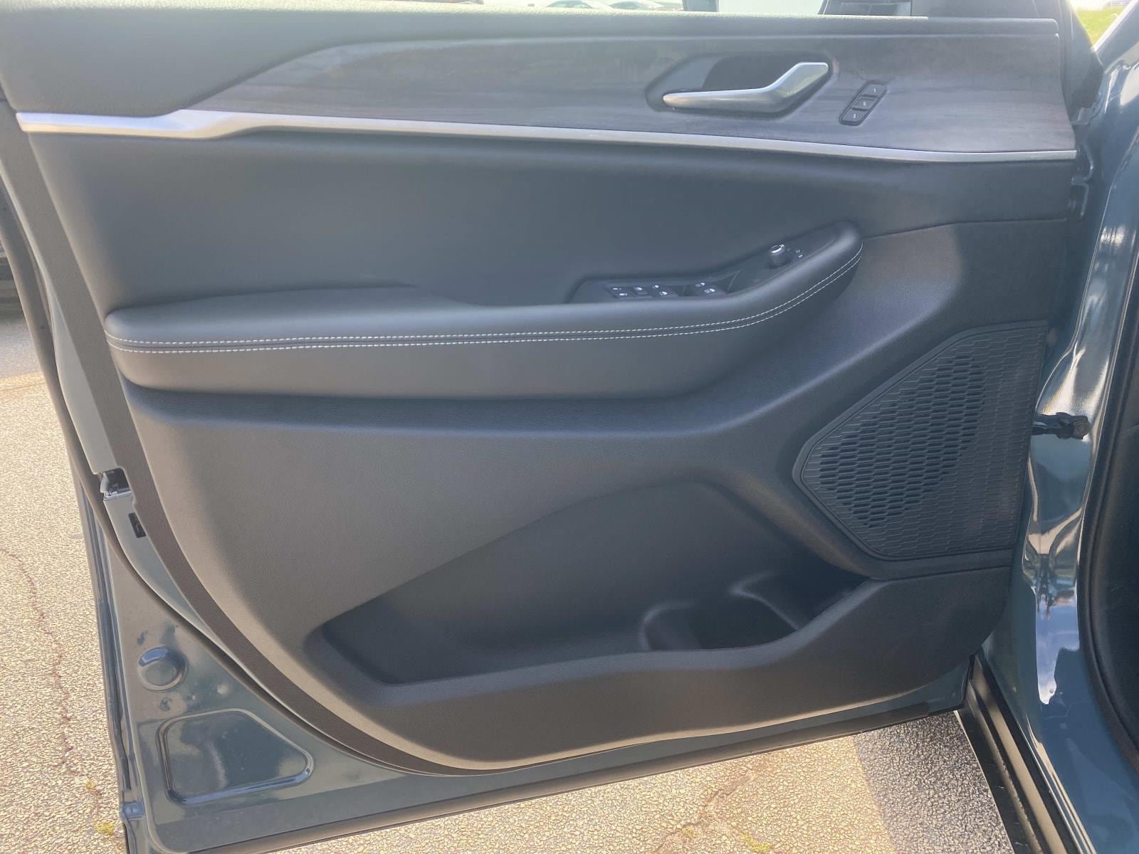 New 2027 Jeep Grand Cherokee Limited AWD/4WD image 12