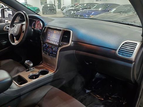 Used 2014 Jeep Grand Cherokee Laredo w/ 18" Wheel & 8.4" Radio Group image 14