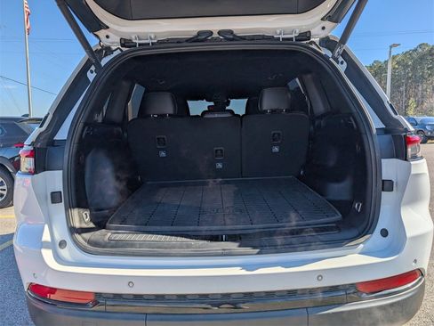 Used 2024 Jeep Grand Cherokee Altitude image 32