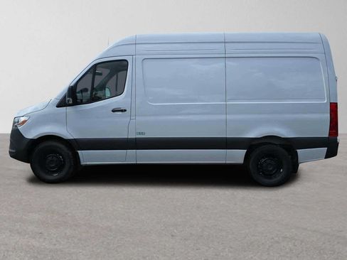 Used 2025 Mercedes-Benz Sprinter 2500 image 6