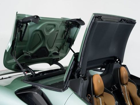 Used 2025 Ferrari SF90 Spider image 23