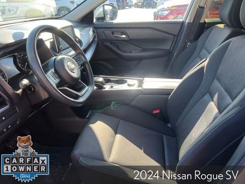 Used 2024 Nissan Rogue SV image 18