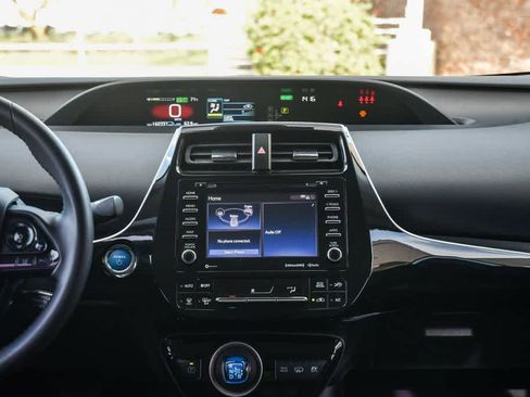 Used 2022 Toyota Prius Prime LE image 14