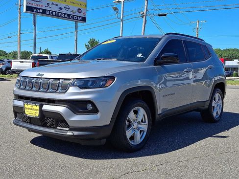 Certified 2022 Jeep Compass Latitude w/ Sun and Sound Group AWD/4WD image 3