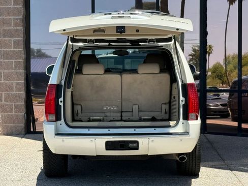Used 2014 Cadillac Escalade Luxury AWD/4WD image 30