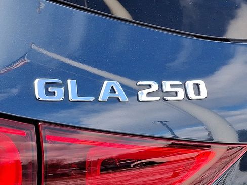 Used 2023 Mercedes-Benz GLA 250 4MATIC image 31