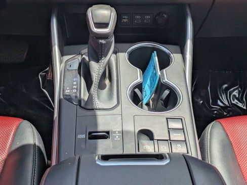Used 2023 Toyota Highlander XSE FWD image 17