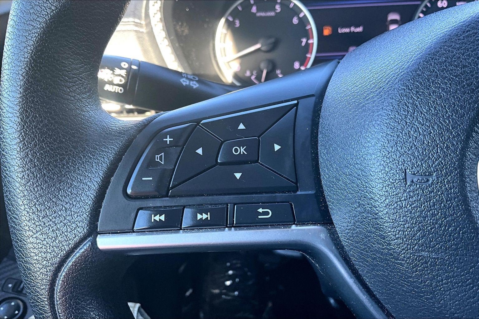 Used 2023 Nissan Sentra SV FWD image 17