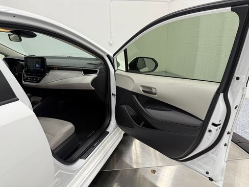 Used 2022 Toyota Corolla LE w/ Carpet Mat Package (TMS) image 29