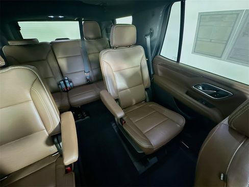 Used 2021 Chevrolet Tahoe High Country w/ Premium Package image 14