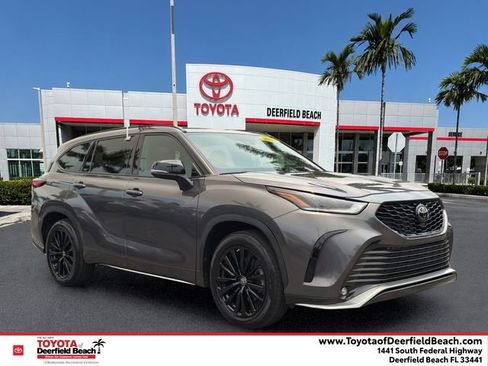 Used 2023 Toyota Highlander XSE FWD image 1