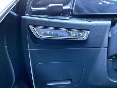 Used 2024 Kia Niro EX image 33