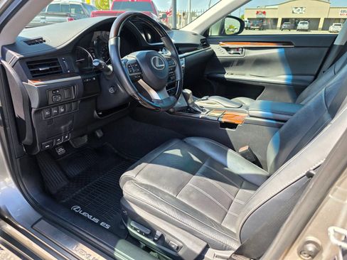 Used 2018 Lexus ES 350 w/ Ultra Luxury Package FWD image 21