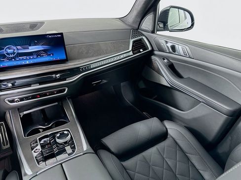 Used 2025 BMW X7 xDrive40i w/ M Sport Package image 24
