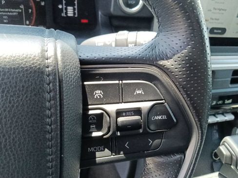 Used 2025 Toyota 4Runner SR5 AWD/4WD image 19