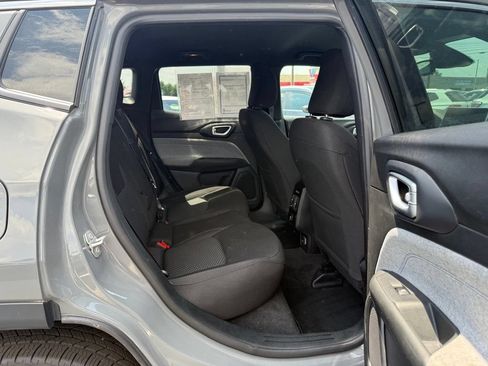 Used 2023 Jeep Compass Sport AWD/4WD image 15