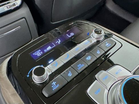 Used 2020 Genesis G90 3.3T Premium image 28