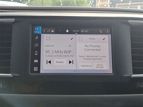 Used 2022 Chrysler Voyager LX image 17