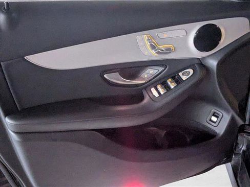 Used 2022 Mercedes-Benz GLC 300 image 9